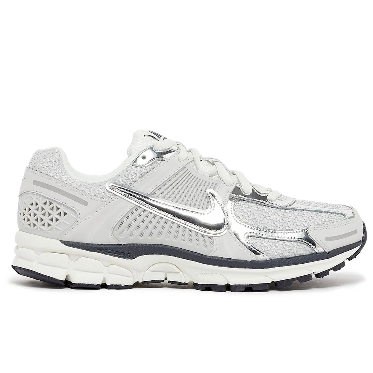 Nike Zoom Vomero 5 with fluffy laces