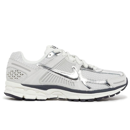 Nike Zoom Vomero 5 with fluffy laces