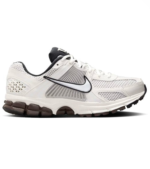 Nike Zoom Vomero 5 with fluffy laces