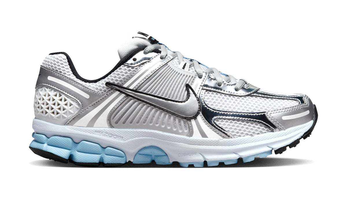 Nike Zoom Vomero 5 with fluffy laces