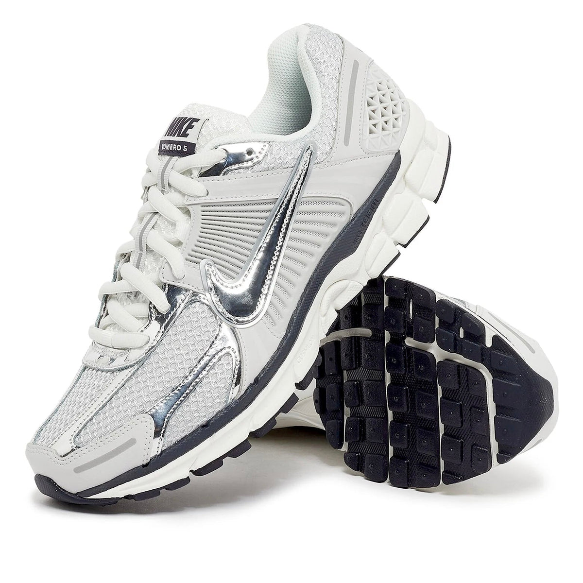 Nike Zoom Vomero 5 with fluffy laces