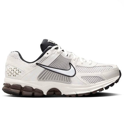 Nike Zoom Vomero 5 with fluffy laces