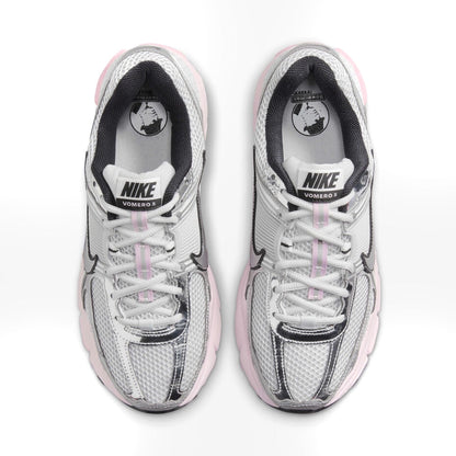 Nike Zoom Vomero 5 with fluffy laces