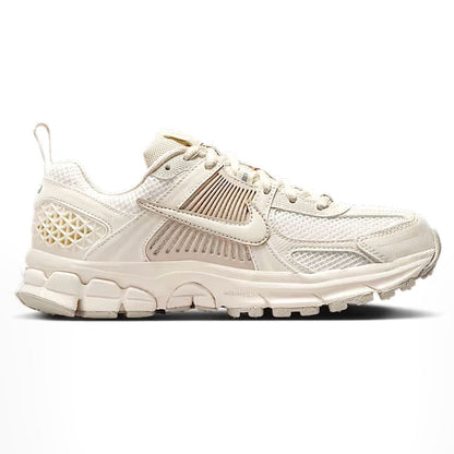 Nike Zoom Vomero 5 with fluffy laces