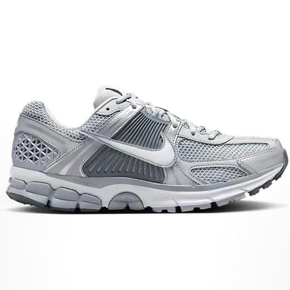 Nike Zoom Vomero 5 with fluffy laces