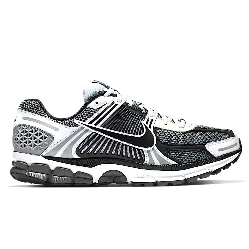 Nike Zoom Vomero 5 with fluffy laces