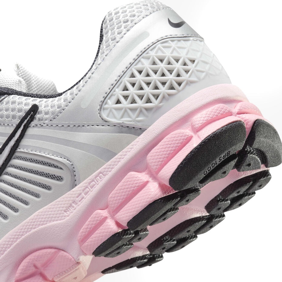 Nike Zoom Vomero 5 with fluffy laces