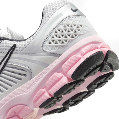 Nike Zoom Vomero 5 with fluffy laces